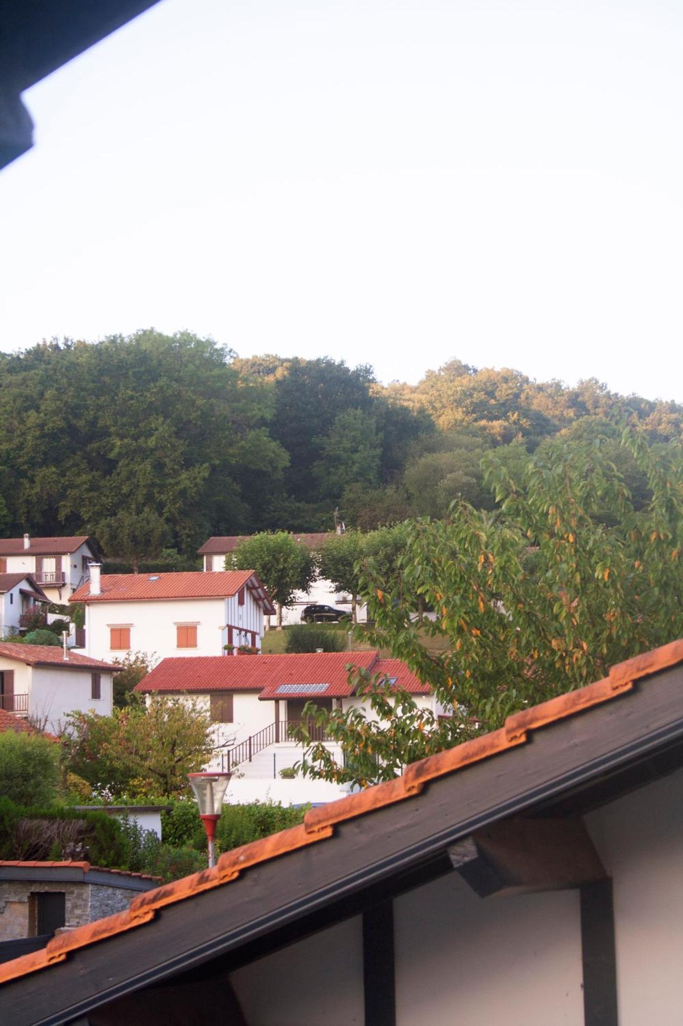 Maison Calme - Frontiere Montagne Et Plage ยูร์รูญ ภายนอก รูปภาพ